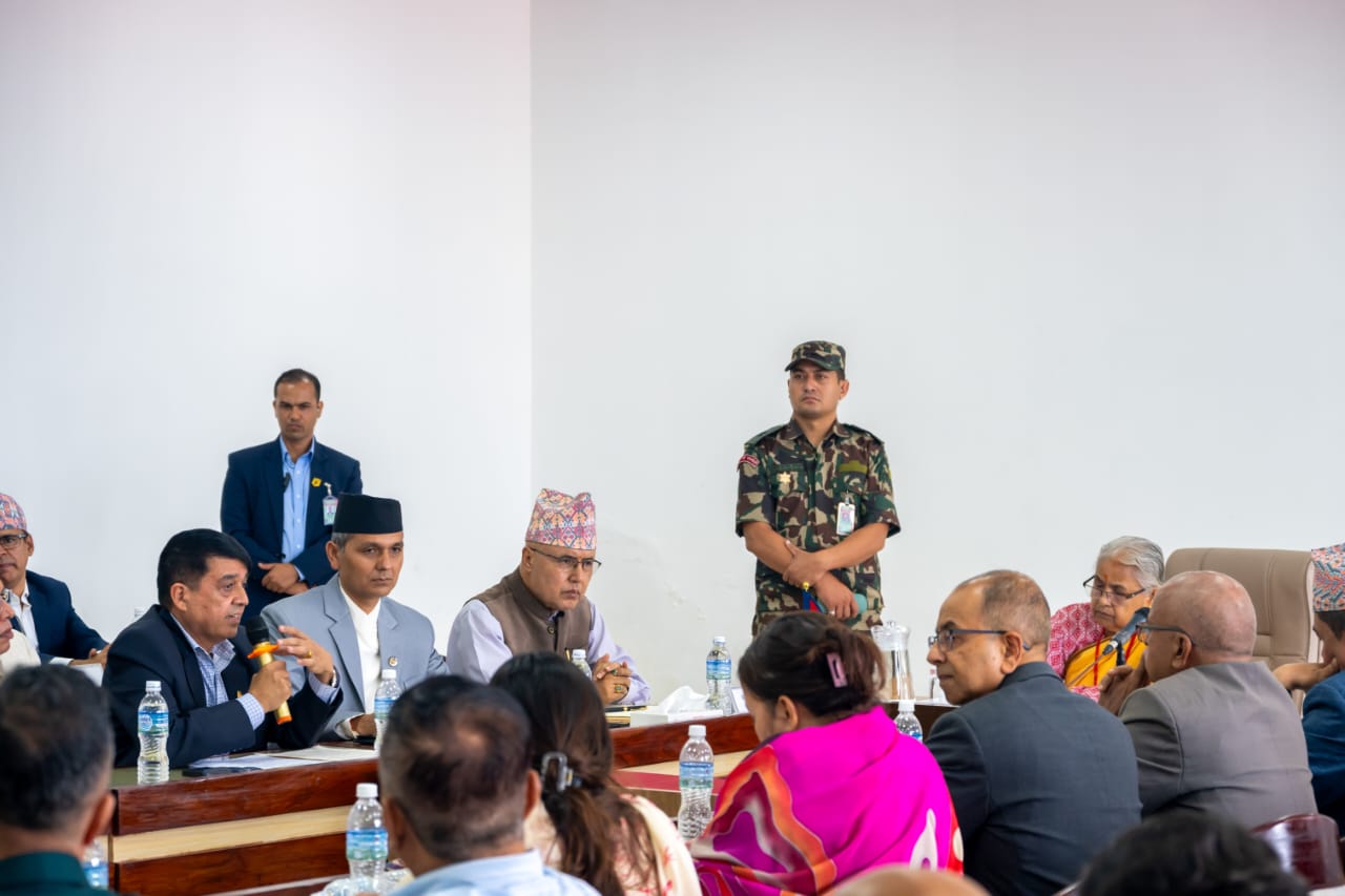 व्यवसायी उद्योगीको जम्बो टोलीसँग प्रधानमन्त्रीको पहिलो भेट, के भने व्यवसायीहरुले ?
